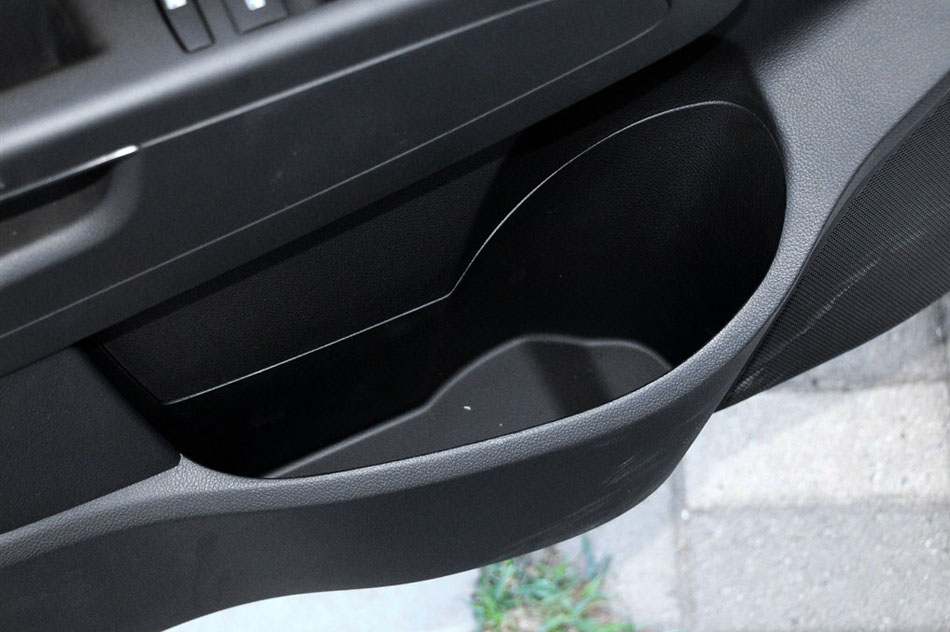 2014款 两厢 1.6SX AT 风尚版 座椅空间