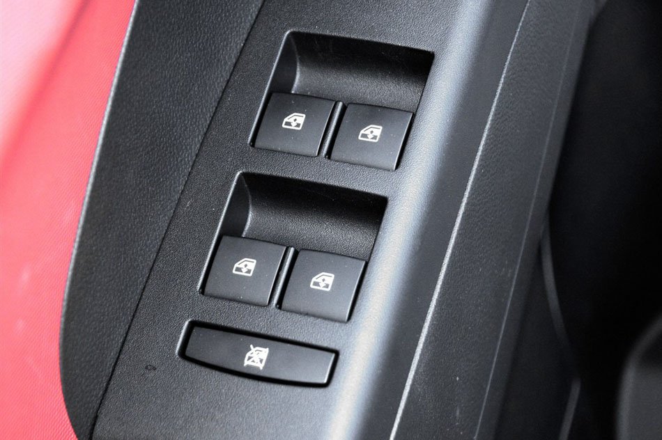 2014款 两厢 1.6SX AT 风尚版 座椅空间