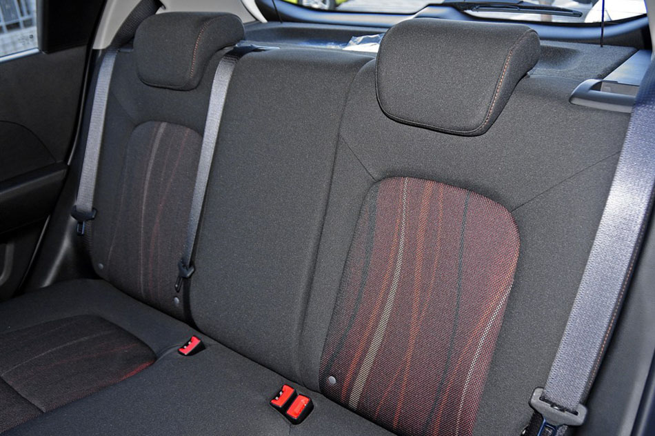 2014款 两厢 1.6SX AT 风尚版 座椅空间