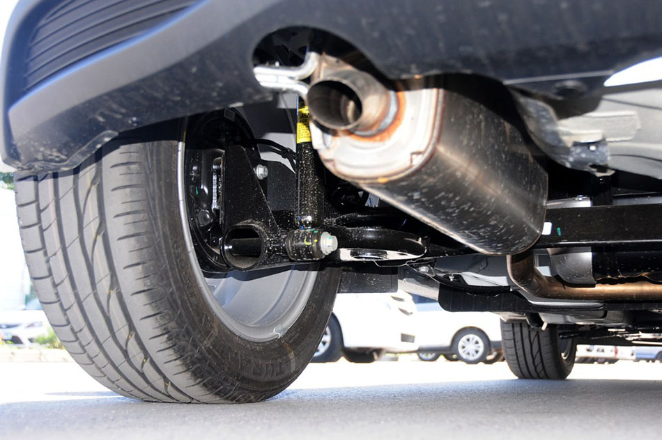 2014款 两厢 1.6SX AT 风尚版 引擎底盘