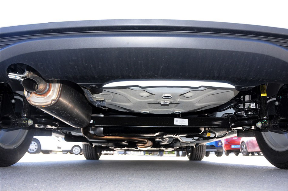 2014款 两厢 1.6SX AT 风尚版 引擎底盘