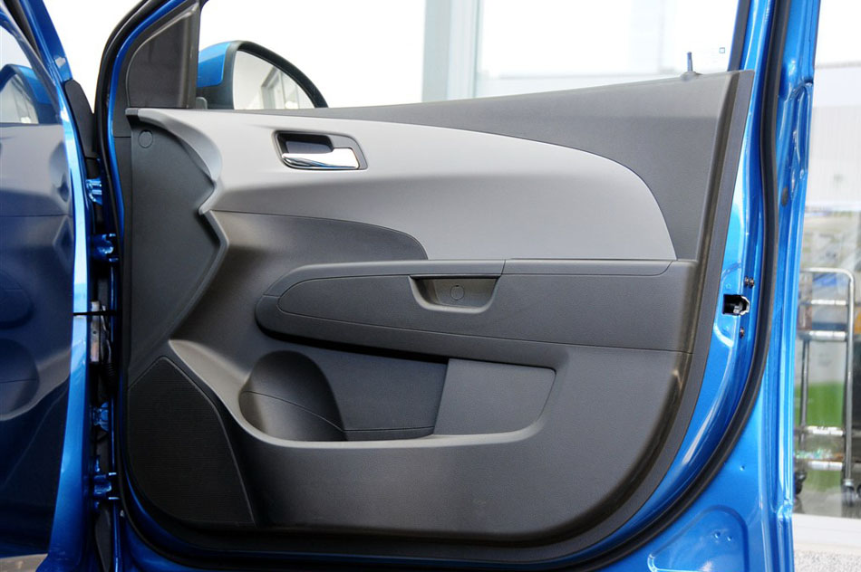 2014款 三厢 1.6SX AT 风尚版 座椅空间