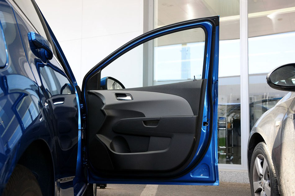 2014款 三厢 1.6SX AT 风尚版 座椅空间