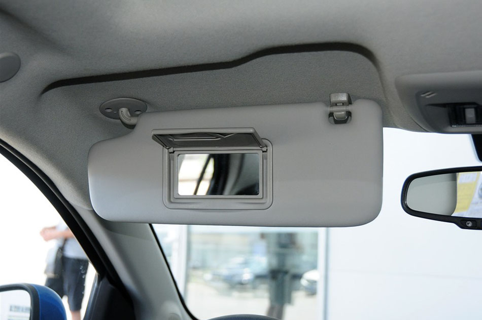 2014款 三厢 1.6SX AT 风尚版 座椅空间