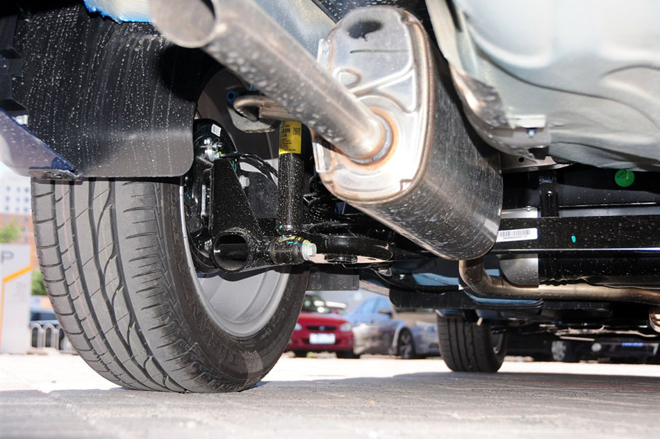 2014款 三厢 1.6SX AT 风尚版 引擎底盘