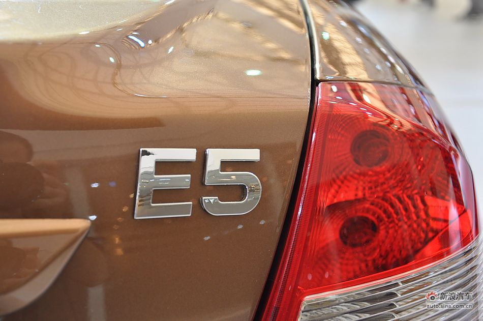 E5