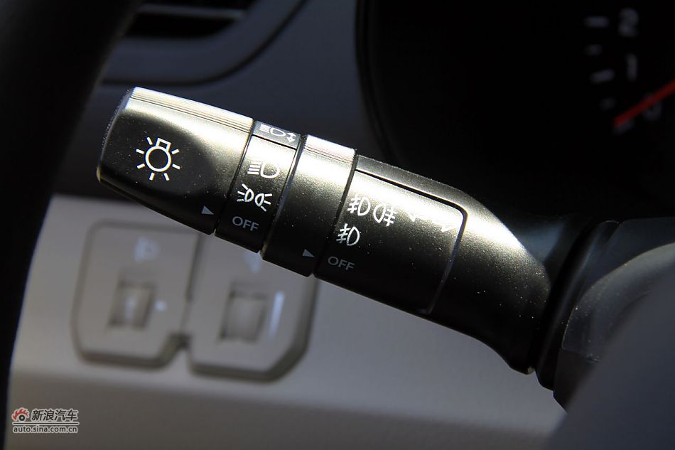 2011款起亚K2实拍