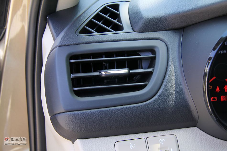 2011款起亚K2实拍