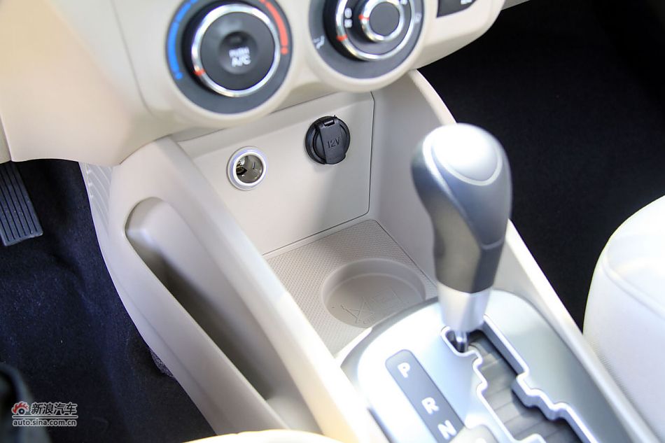 2011款起亚K2实拍