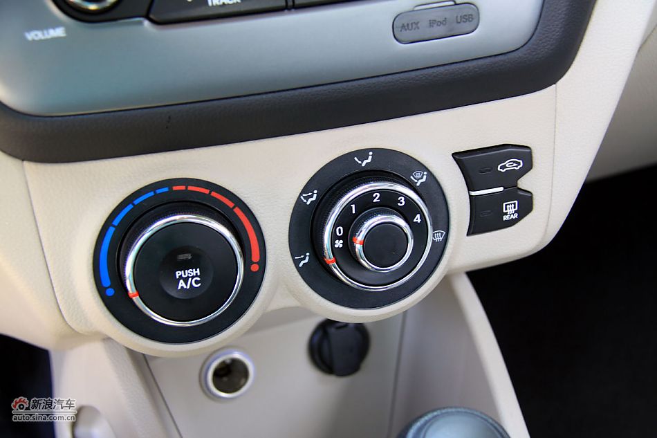 2011款起亚K2实拍