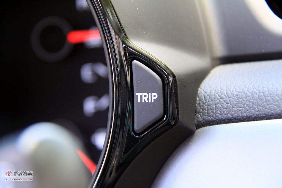 2011款起亚K2实拍