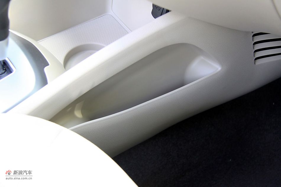 2011款起亚K2实拍