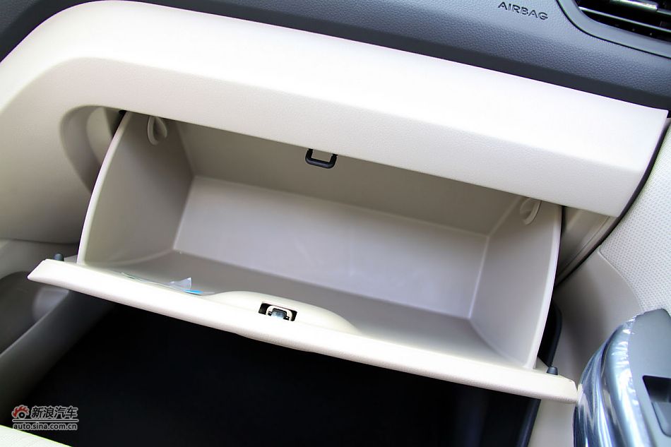 2011款起亚K2实拍