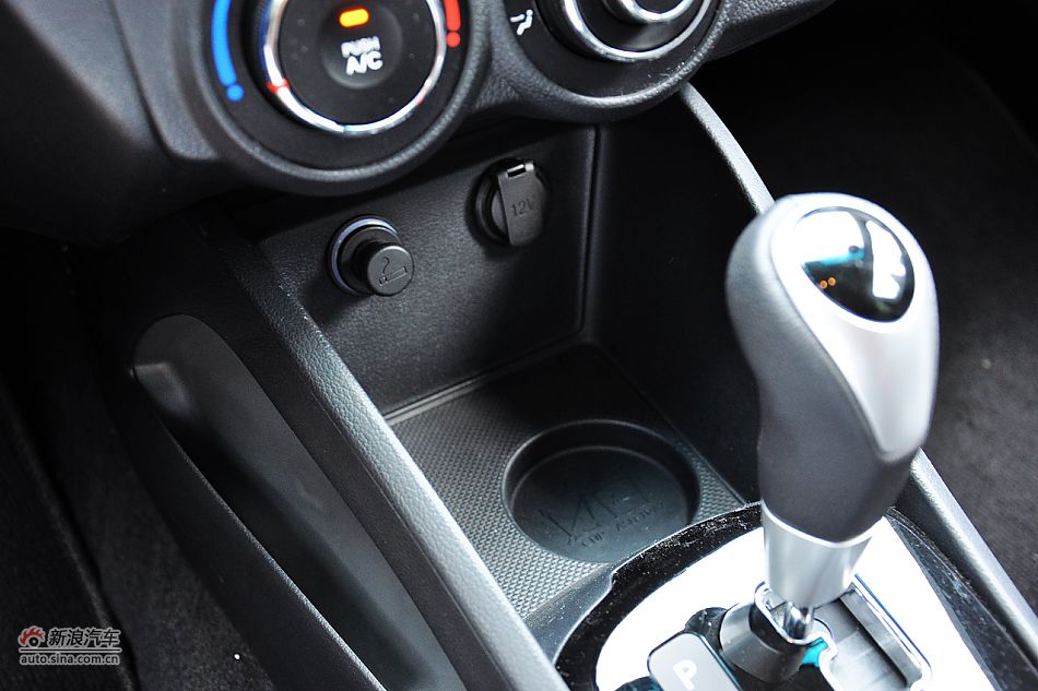 东风悦达起亚K2内饰功能