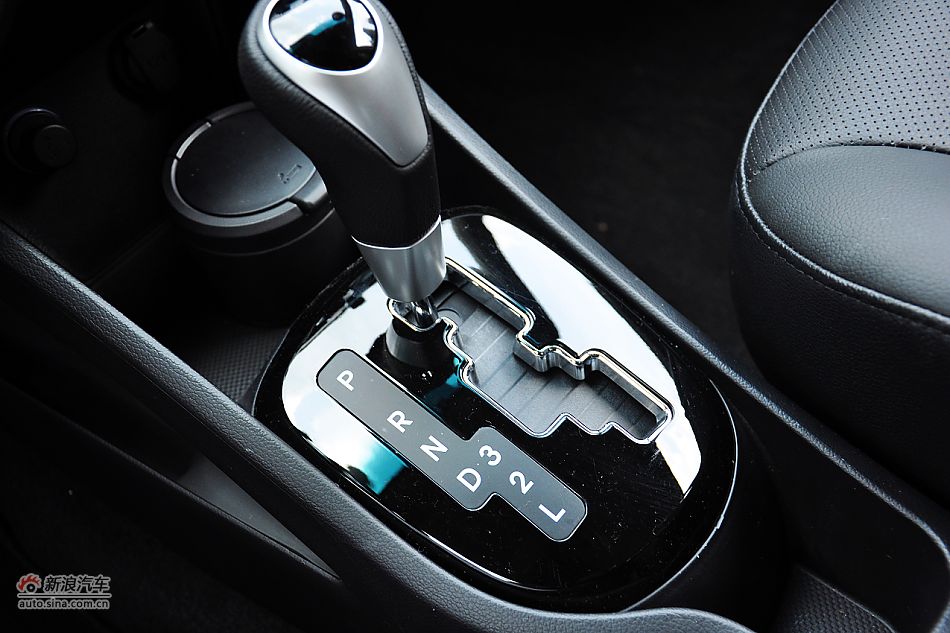 东风悦达起亚K2内饰功能