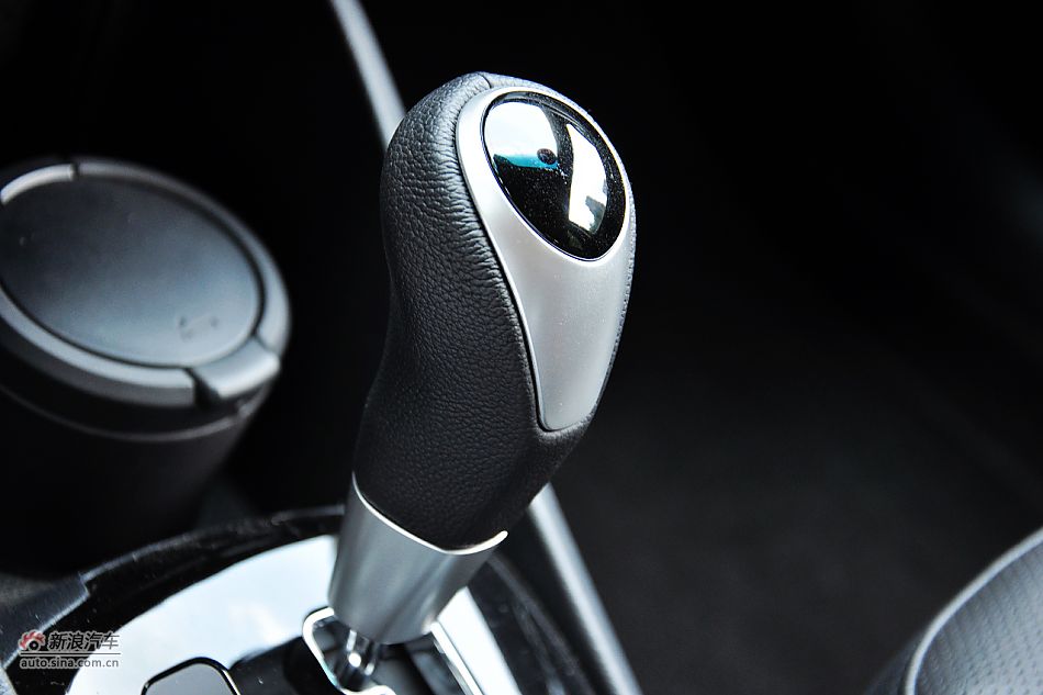 东风悦达起亚K2内饰功能