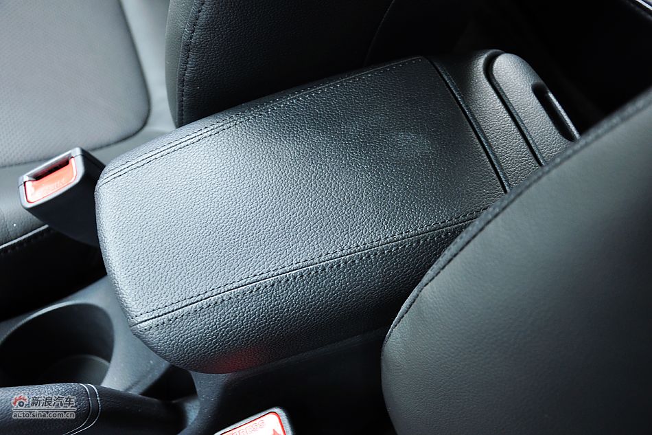 东风悦达起亚K2内饰功能