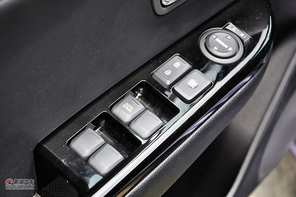 东风悦达起亚K2内饰功能