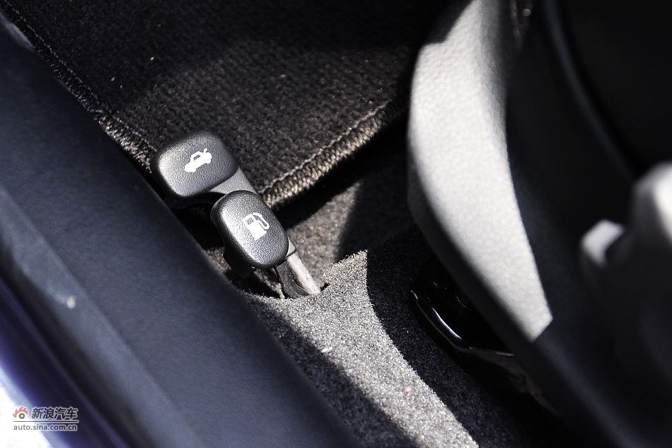 东风悦达起亚K2内饰功能