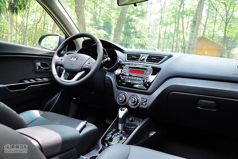 东风悦达起亚K2内饰功能