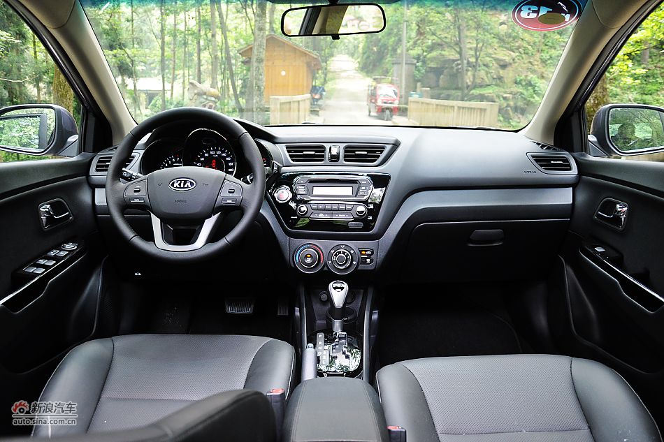 东风悦达起亚K2内饰功能