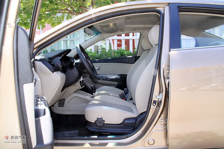 2011款起亚K2实拍