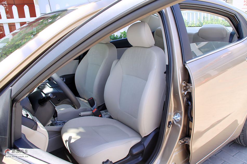 2011款起亚K2实拍