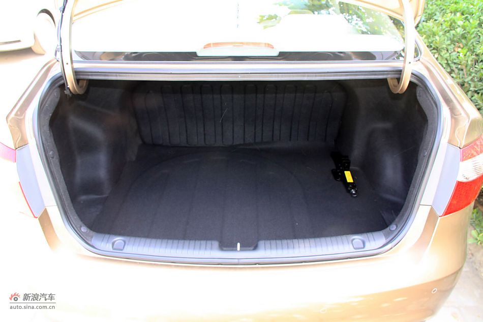 2011款起亚K2实拍