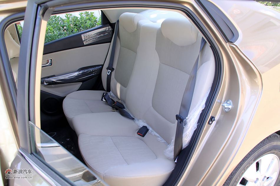 2011款起亚K2实拍