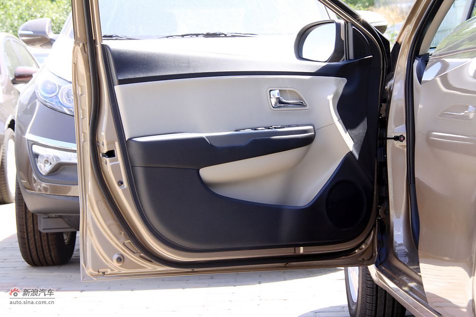 2011款起亚K2实拍