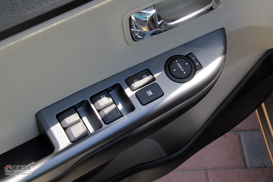 2011款起亚K2实拍