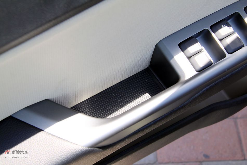 2011款起亚K2实拍