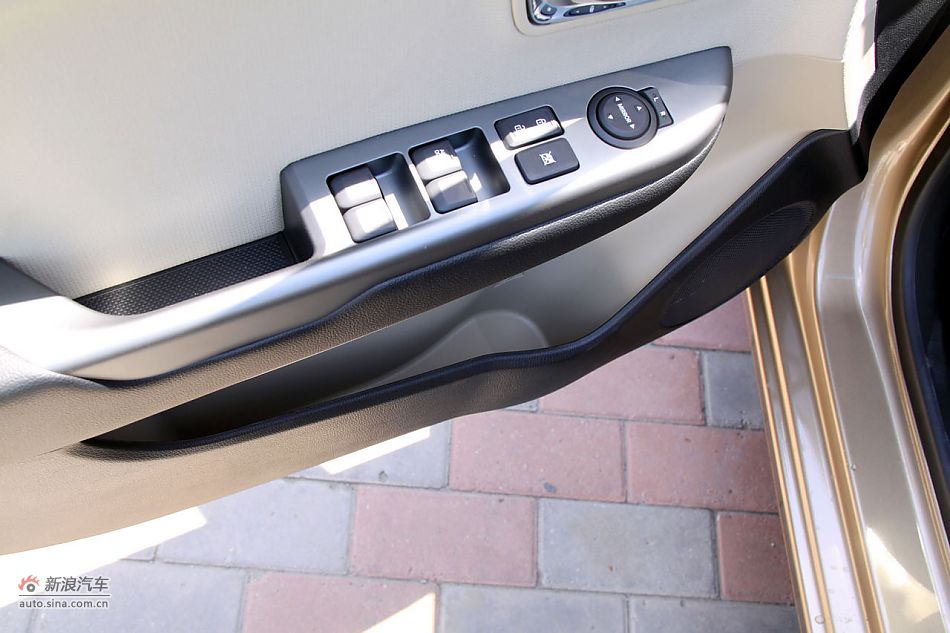 2011款起亚K2实拍