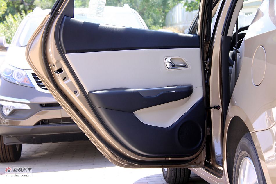 2011款起亚K2实拍