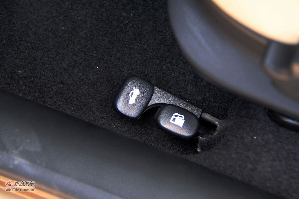 2011款起亚K2实拍