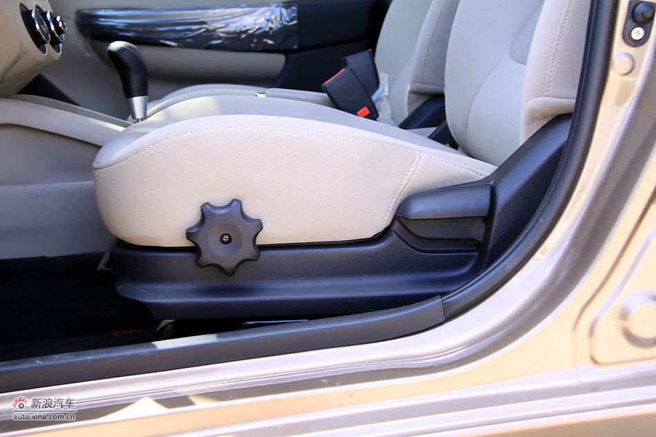 2011款起亚K2实拍