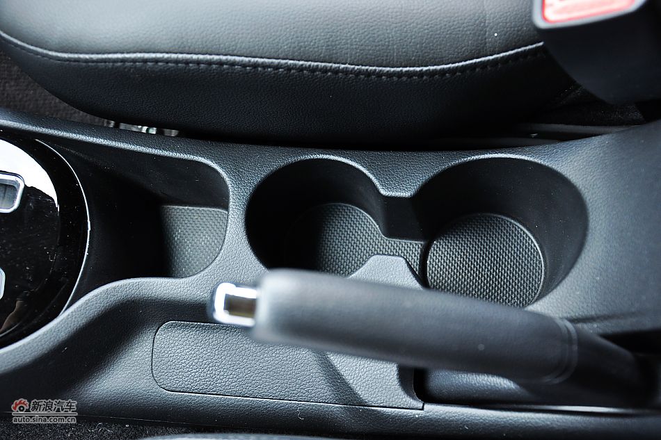 东风悦达起亚K2座椅空间