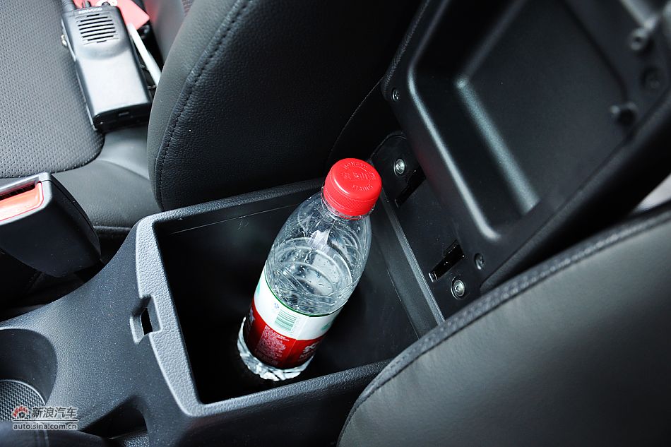 东风悦达起亚K2座椅空间