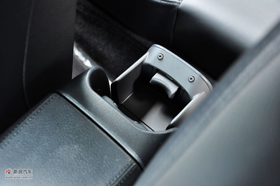 东风悦达起亚K2座椅空间