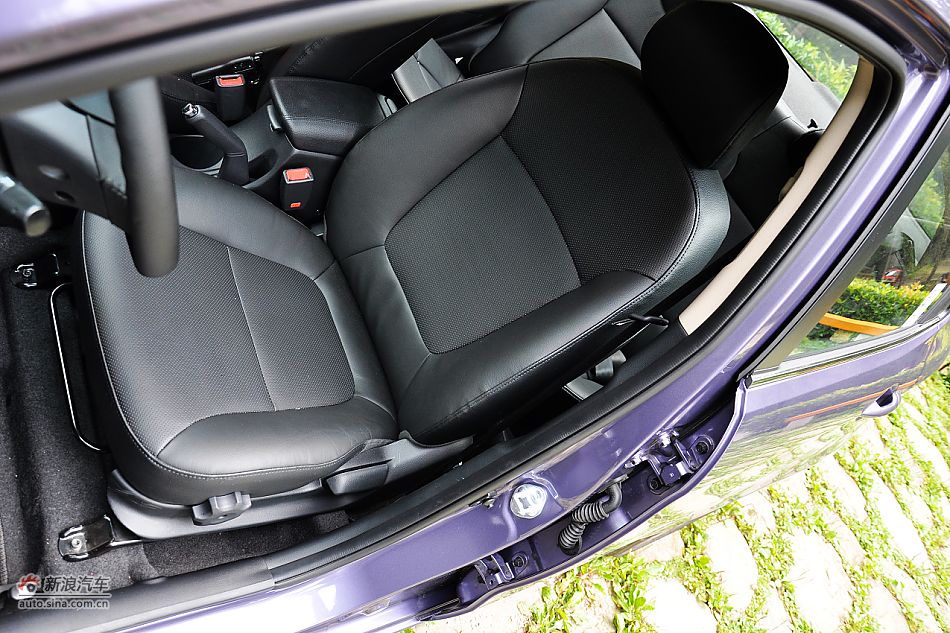 东风悦达起亚K2座椅空间