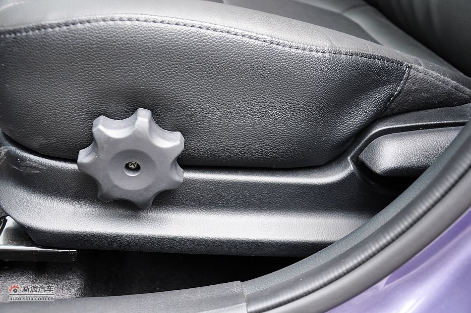 东风悦达起亚K2座椅空间