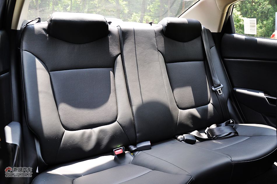 东风悦达起亚K2座椅空间