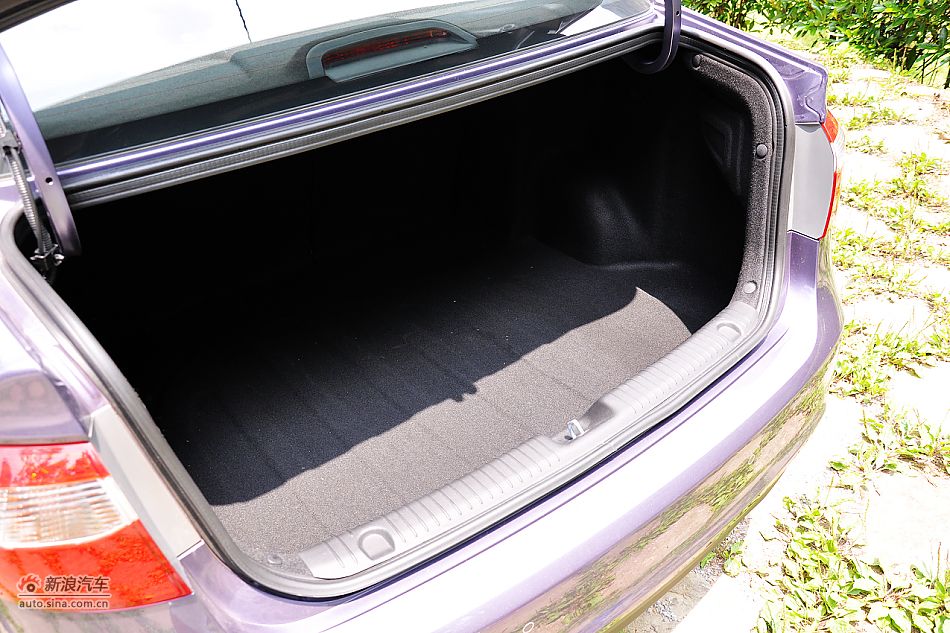 东风悦达起亚K2座椅空间