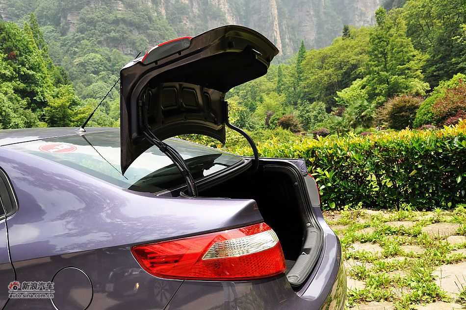 东风悦达起亚K2座椅空间