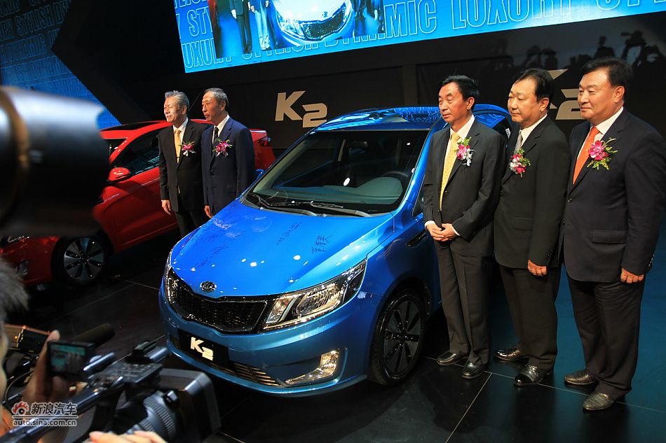 K2上市现场嘉宾合影