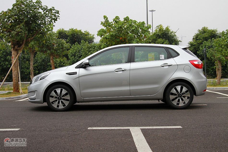 2012款东风悦达起亚K2 1.6L自动Premium两厢