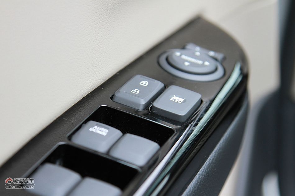 2012款东风悦达起亚K2 1.6L自动Premium两厢