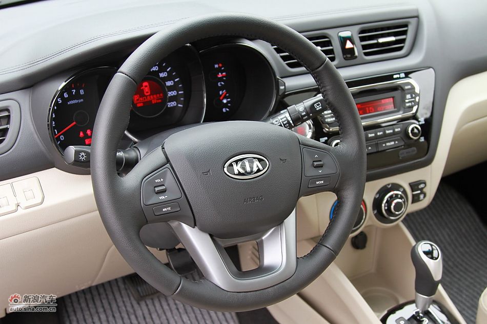 2012款东风悦达起亚K2 1.6L自动Premium两厢