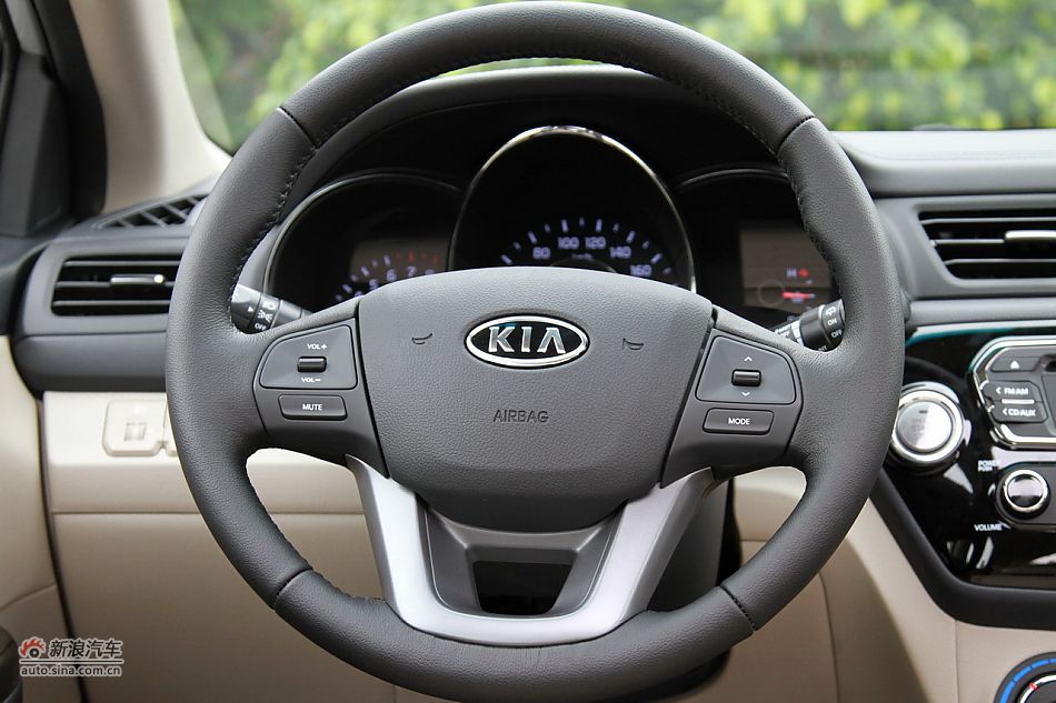 2012款东风悦达起亚K2 1.6L自动Premium两厢