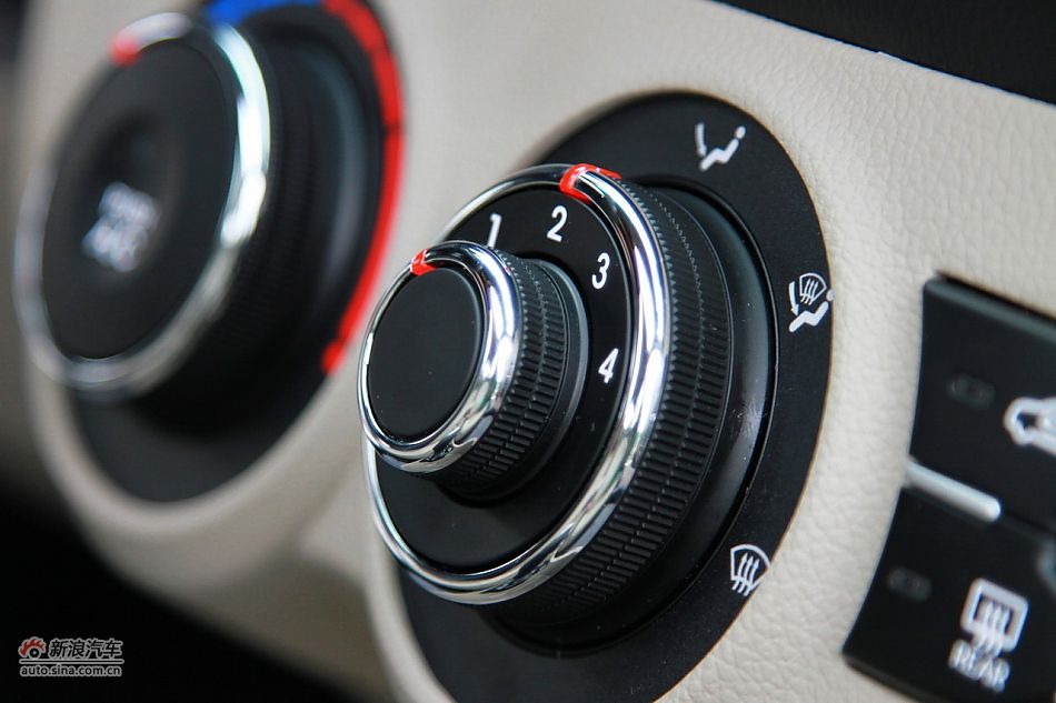 2012款东风悦达起亚K2 1.6L自动Premium两厢